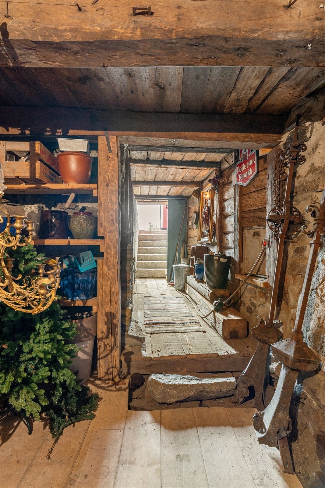 Bod under bolig. Galleribilde