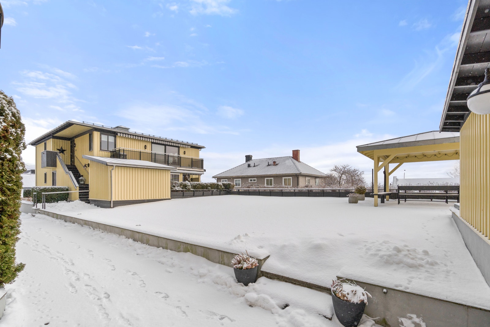 Felles uteplass Galleribilde