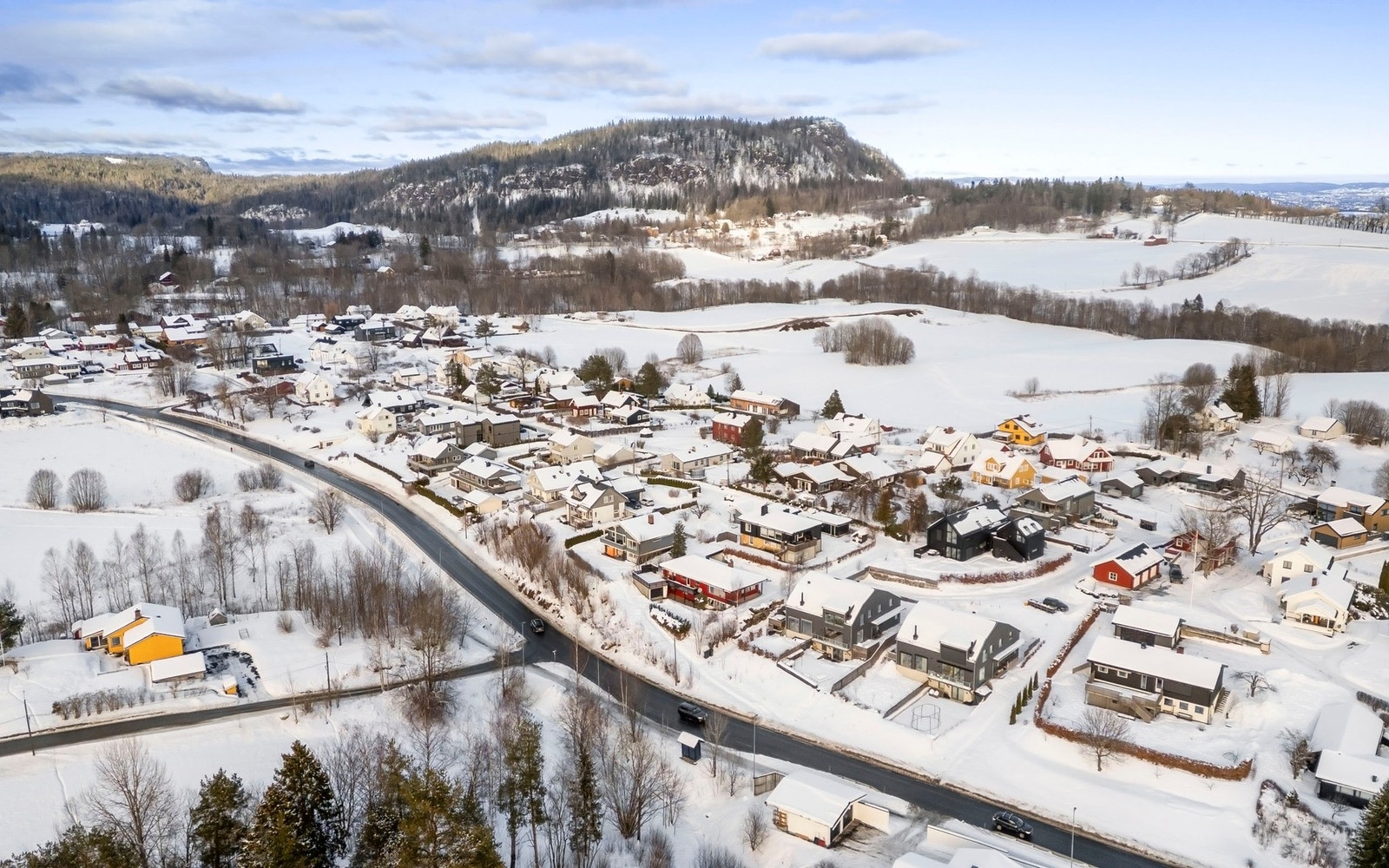 Skispor og sykkelstier i flere retninger og all den idyllen marka har å by på med utgangspunkt fra din egen dørterskel. Galleribilde