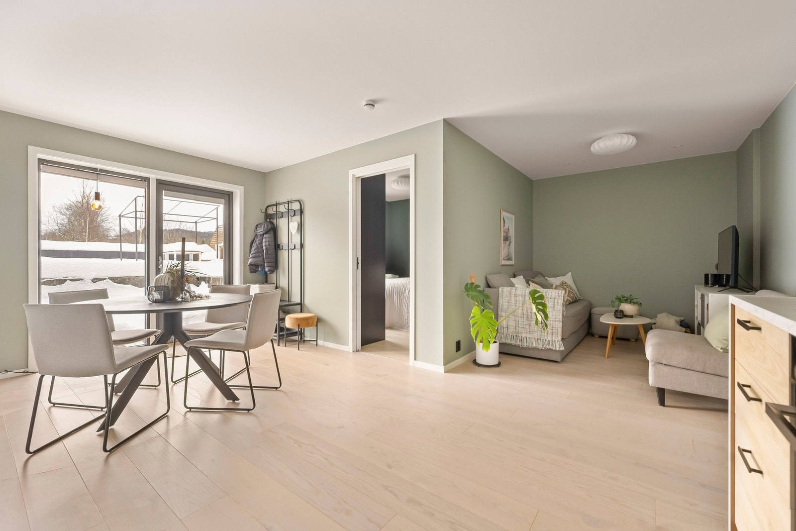 I underetasjen har boligen en attraktiv og gjennomført hybeldel. Galleribilde