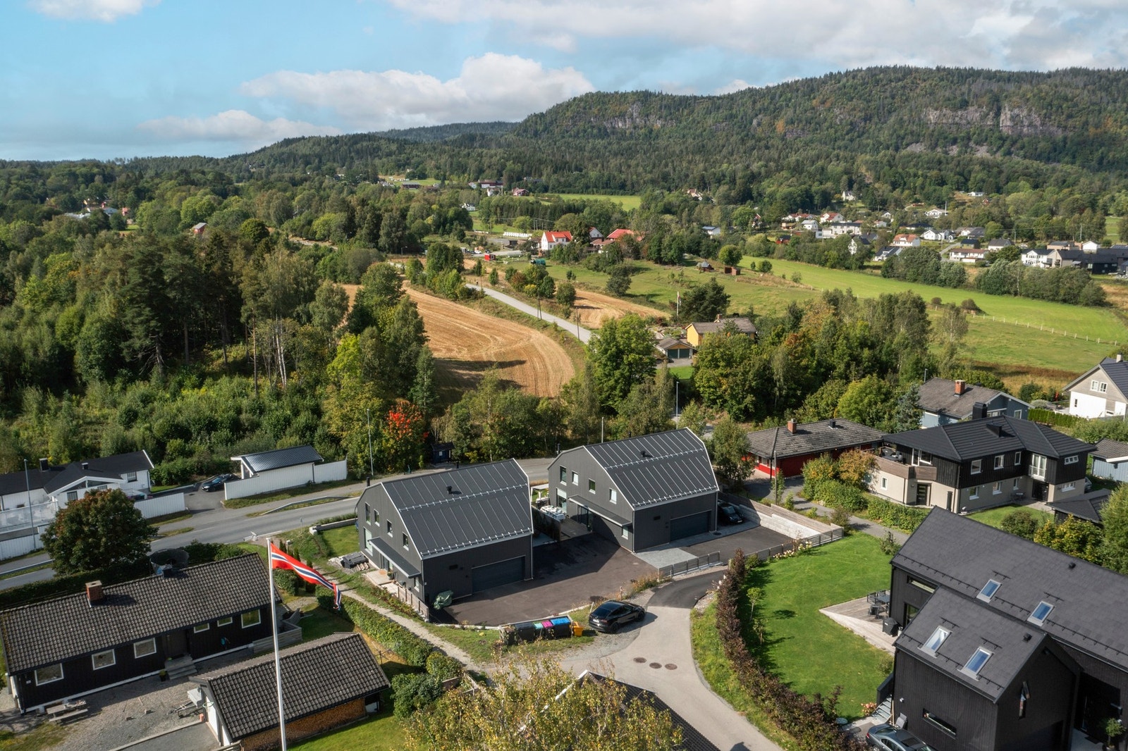 Her bor du med naturen som nærmeste nabo og et hav av flotte turmuligheter året rundt. Galleribilde