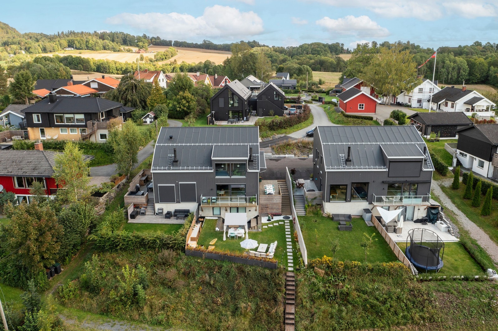 Vøyentoppen ligger landlig og idyllisk til, samtidig er det umiddelbar nærhet til bussholdeplass og kort vei til Asker sentrum. Galleribilde