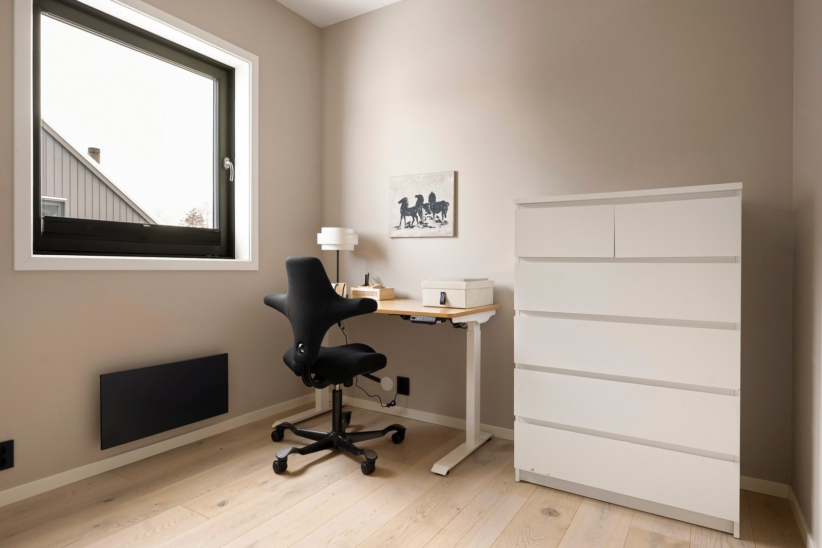 Rommene kan innredes etter behov og passer utmerket som gjesterom, kontor eller garderoberom. Galleribilde