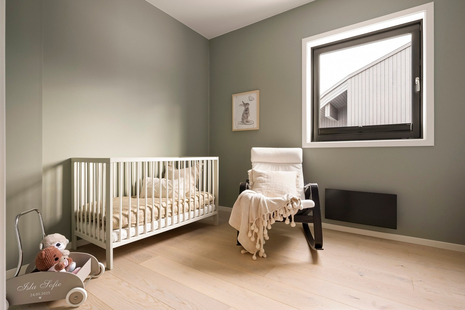 De andre soverommene er også av god størrelse med plass til en seng, nattbord og en oppbevaringsløsning. Galleribilde