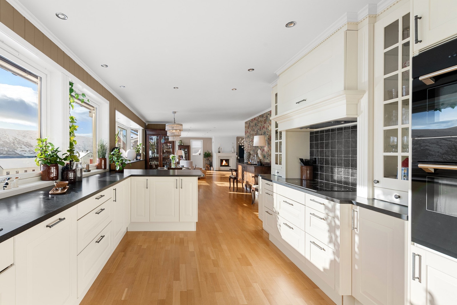 Fra kjøkken mot stue/spisestue Galleribilde