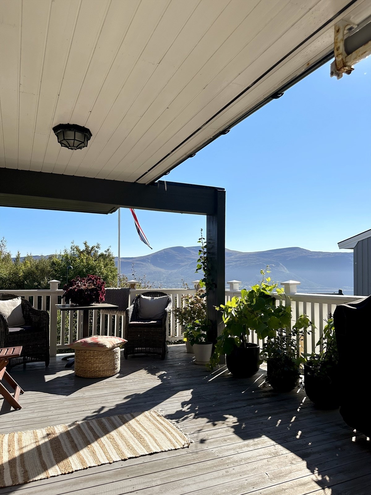 Terrasse mot sydvest (bilde tatt av selger sommerstid) Galleribilde