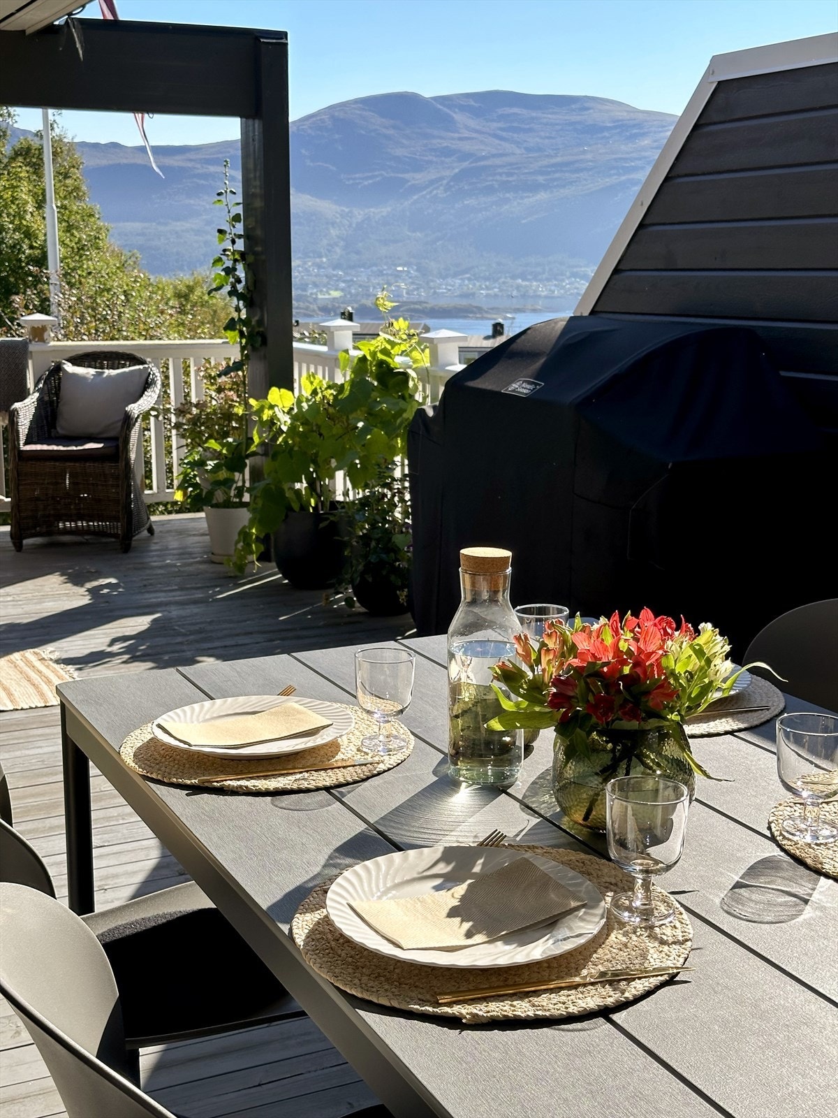 Stemningsbilde fra terrassen (bilde tatt av selger sommerstid) Galleribilde