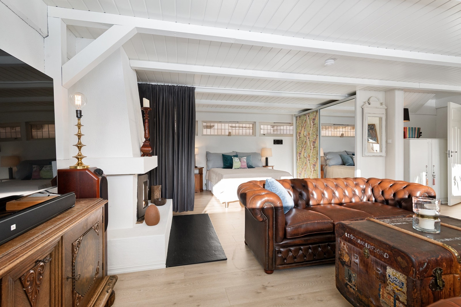 Kjellerstue med peis Galleribilde