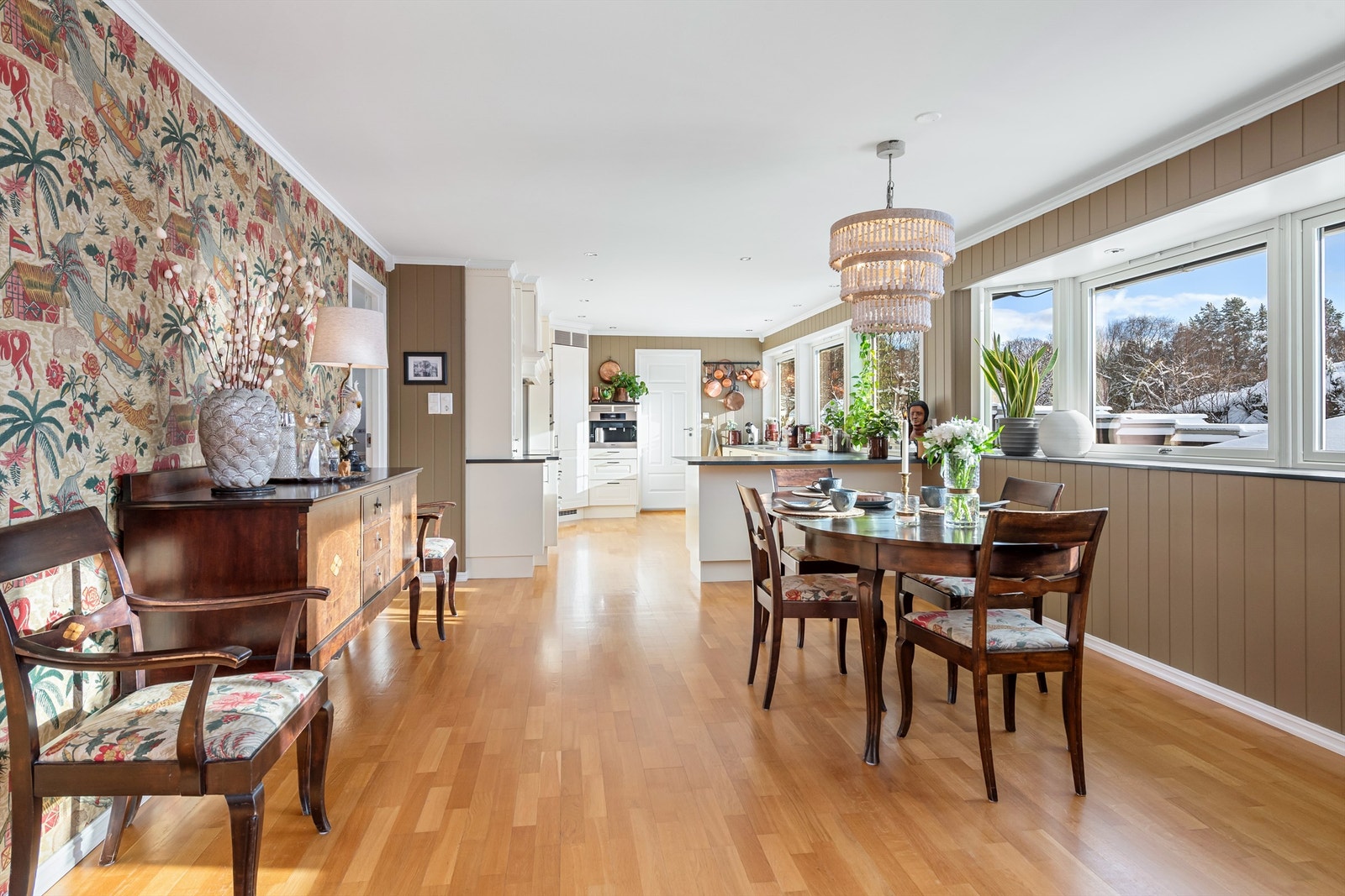 Det er god plass til spisestue i tilknytning til kjøkkenet Galleribilde