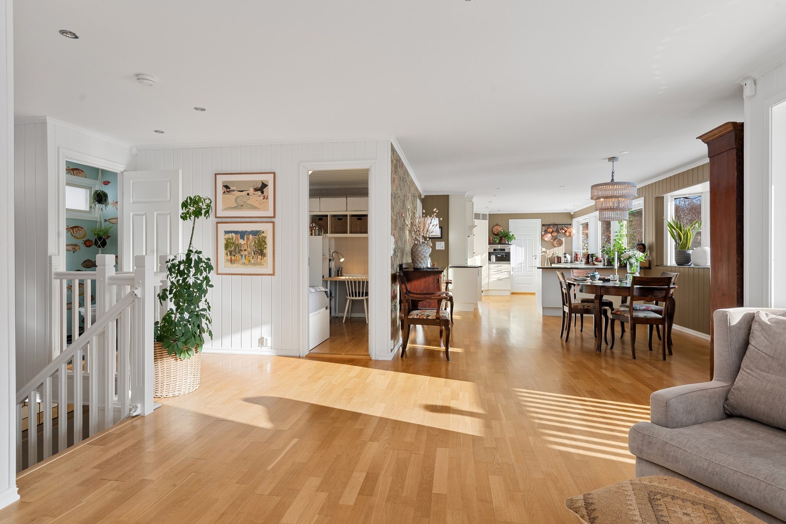 Fra stue mot spisestue og kjøkken Galleribilde