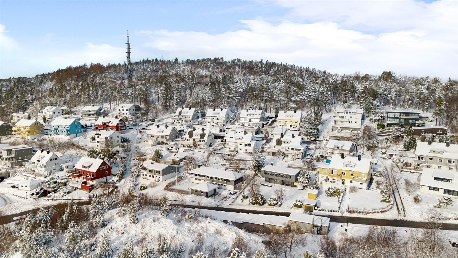 Dronebilde av boligområdet på Fjelltun tatt fra syd Galleribilde