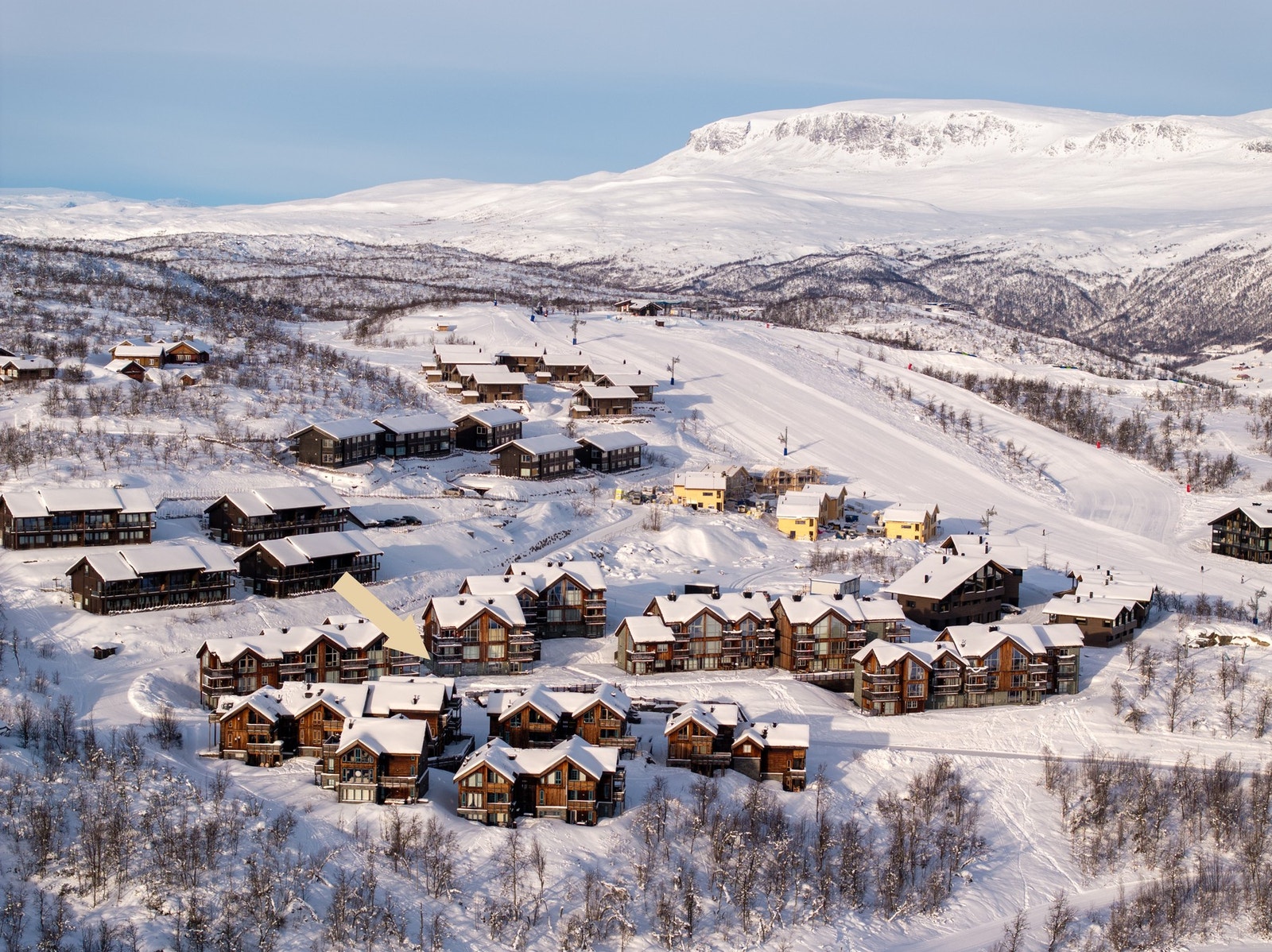 Leiligheten ligger i Sørgrenda med beliggenhet ved alpinbakkene på Kikut Galleribilde