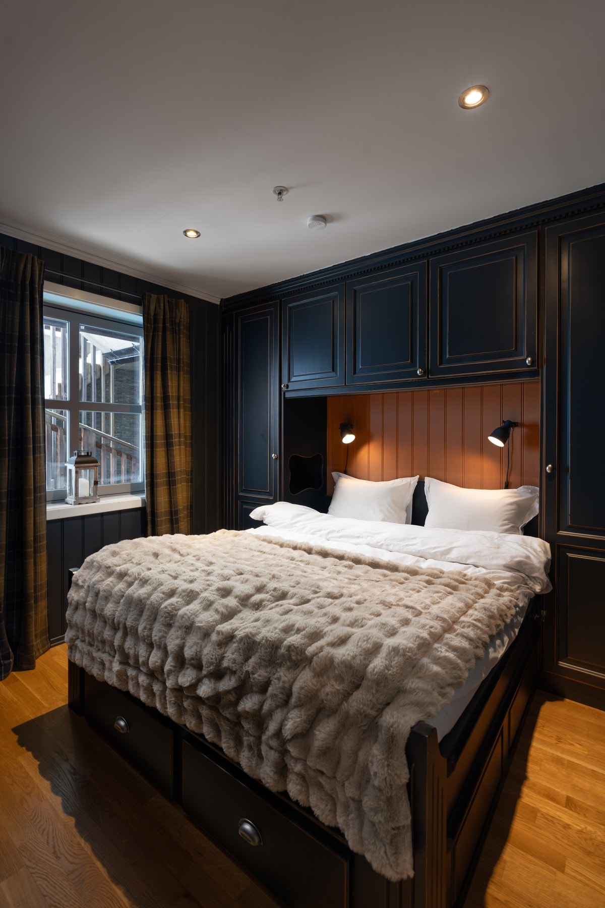 Leiligheten har tre soverom med god plass til familie og venner Galleribilde