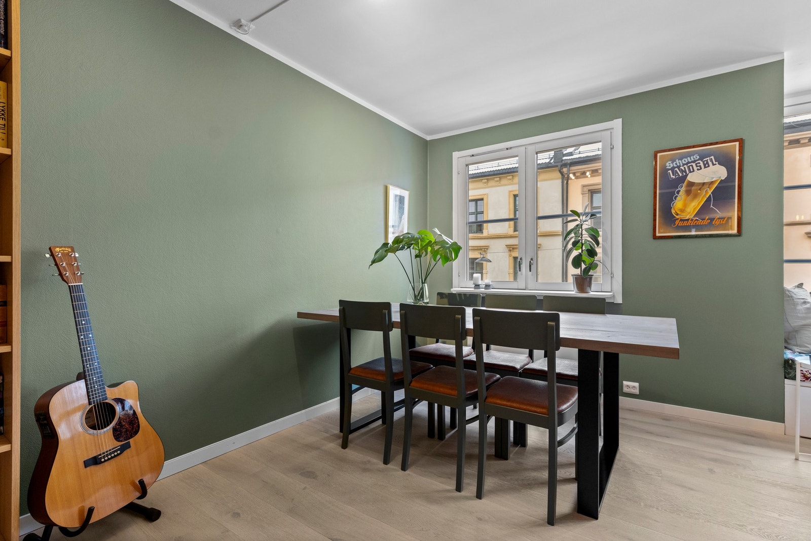 Det er god plass til et spisebord hvor venner og familie kan samles! Galleribilde