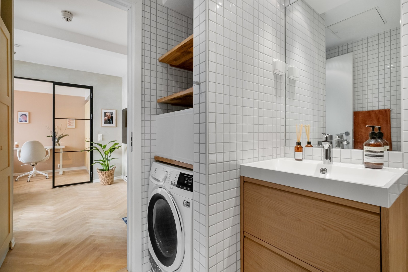 Badet har opplegg for vaskemaskin. Galleribilde