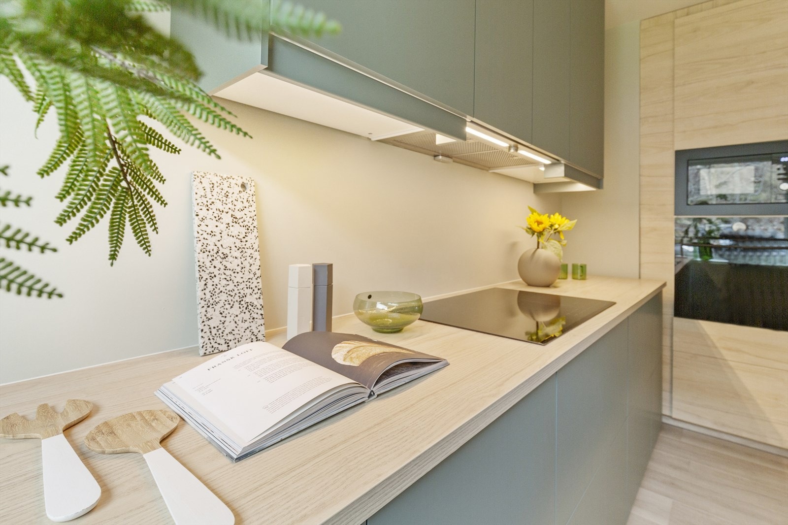 Kjøkkenet er utstyr med komfyrvakt og lekkasjesensor Galleribilde