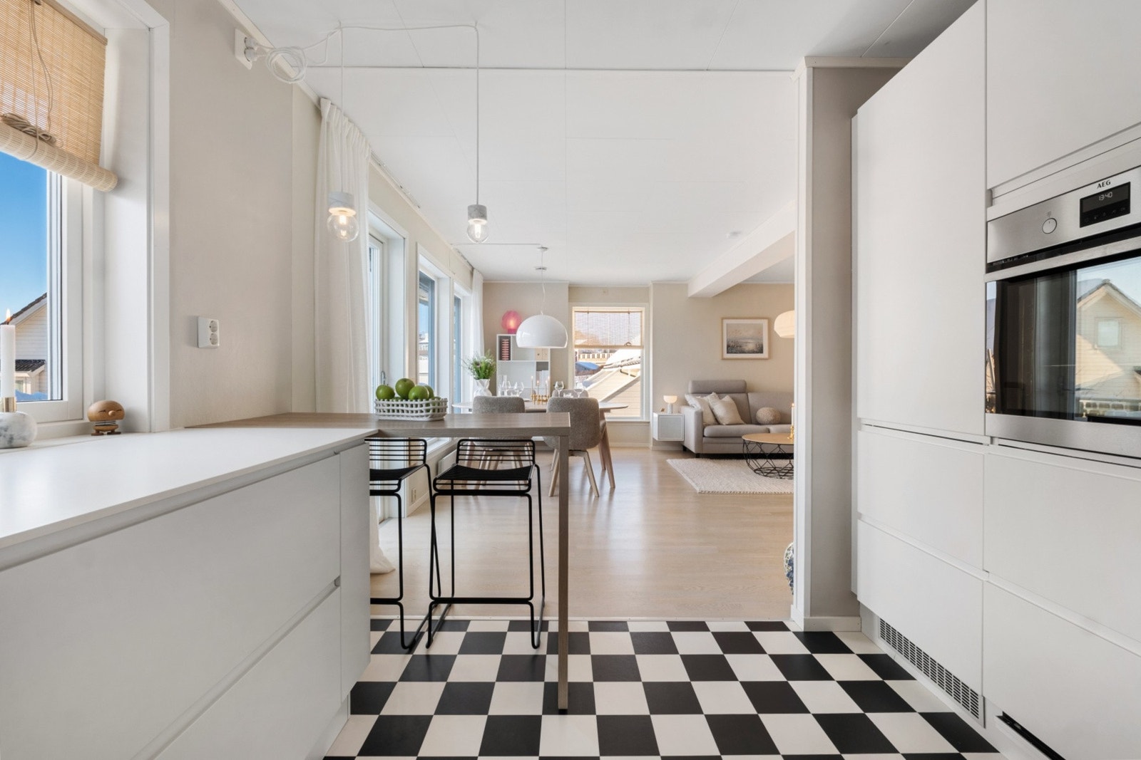 Åpen og luftig løsning mot stue. Galleribilde