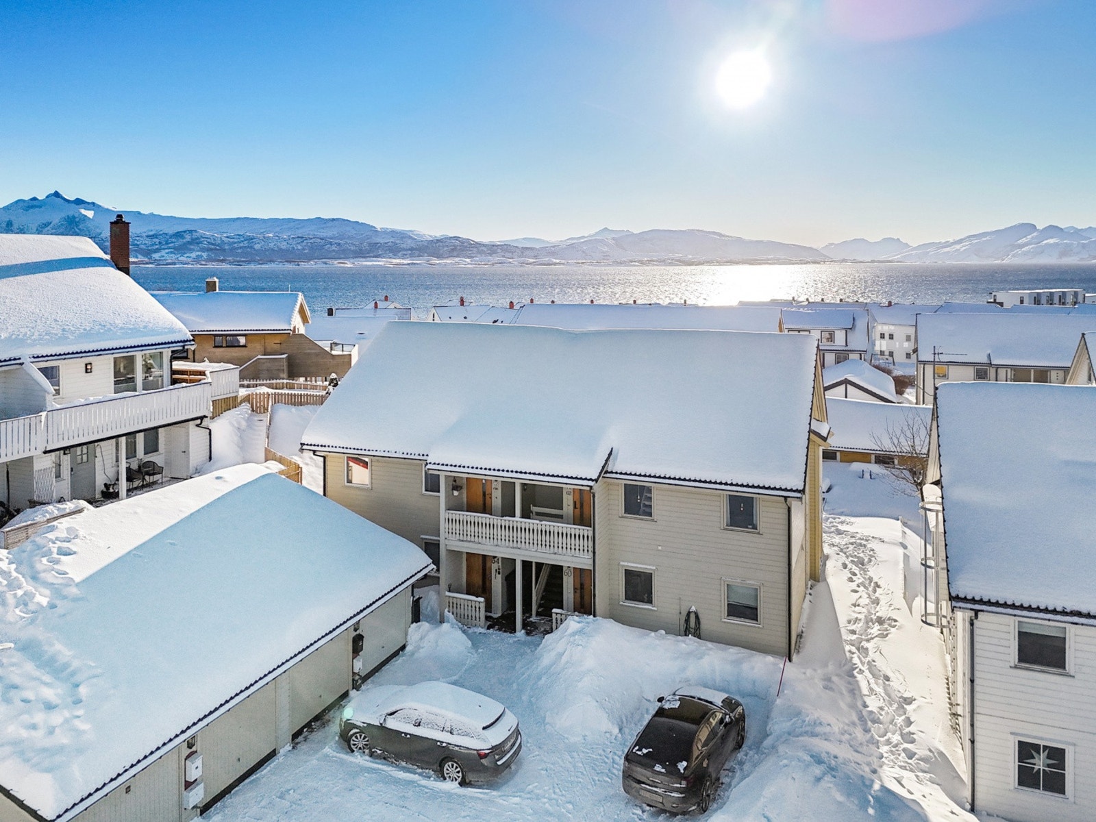 Parkering i og foran egen garasje. Galleribilde