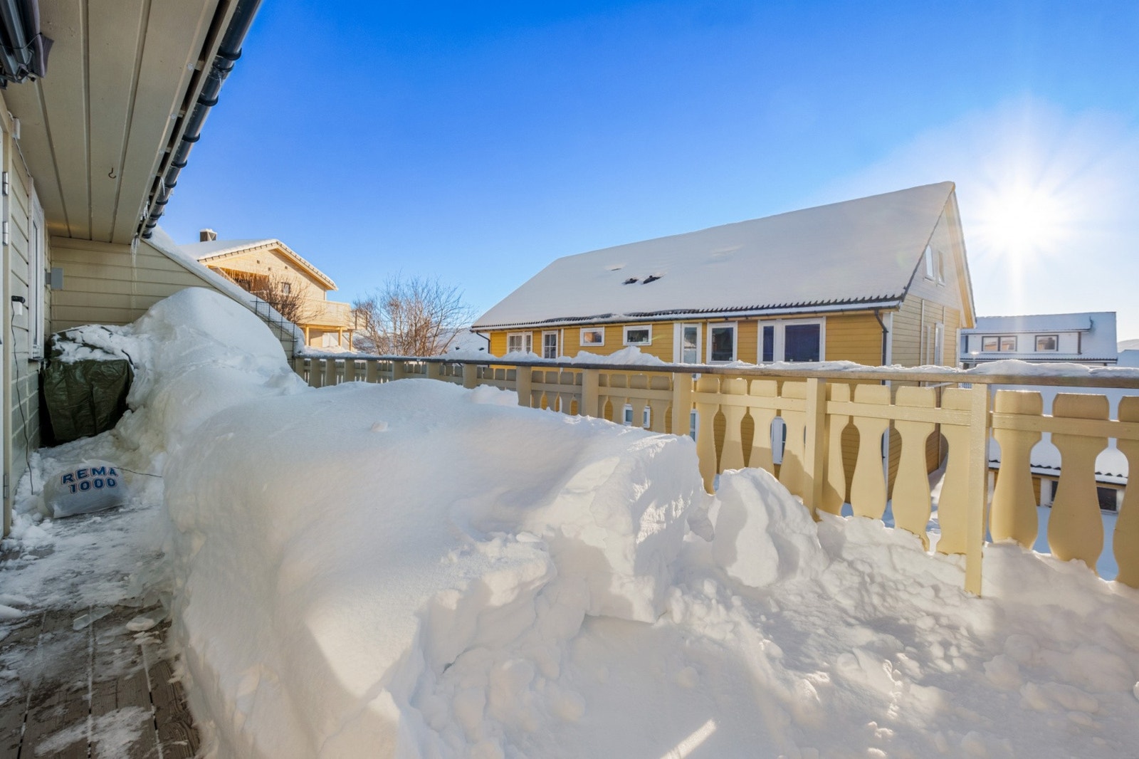 Terrassen er romslig når den ikke er full av snø. Galleribilde