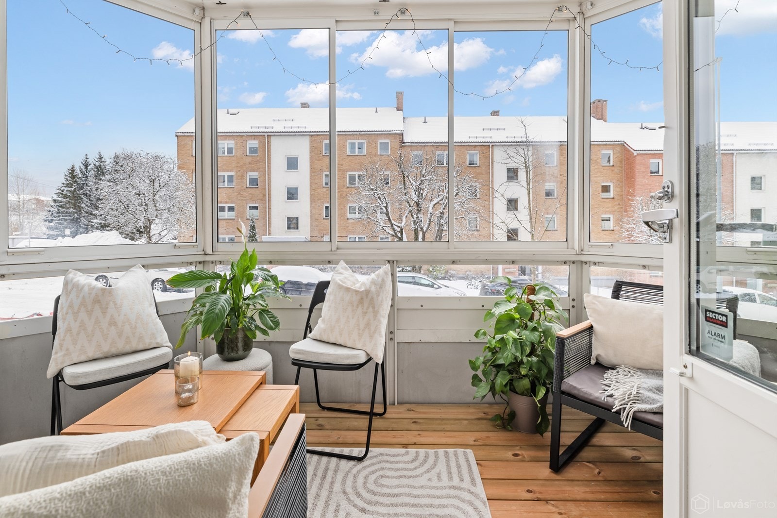 Balkongen er vendt mot syd/østvendt med gode solforhold. Galleribilde