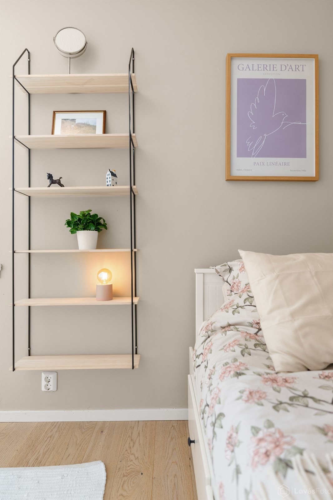 Rommet passer ypperlig som barnerom, gjesterom eller kontor. Galleribilde