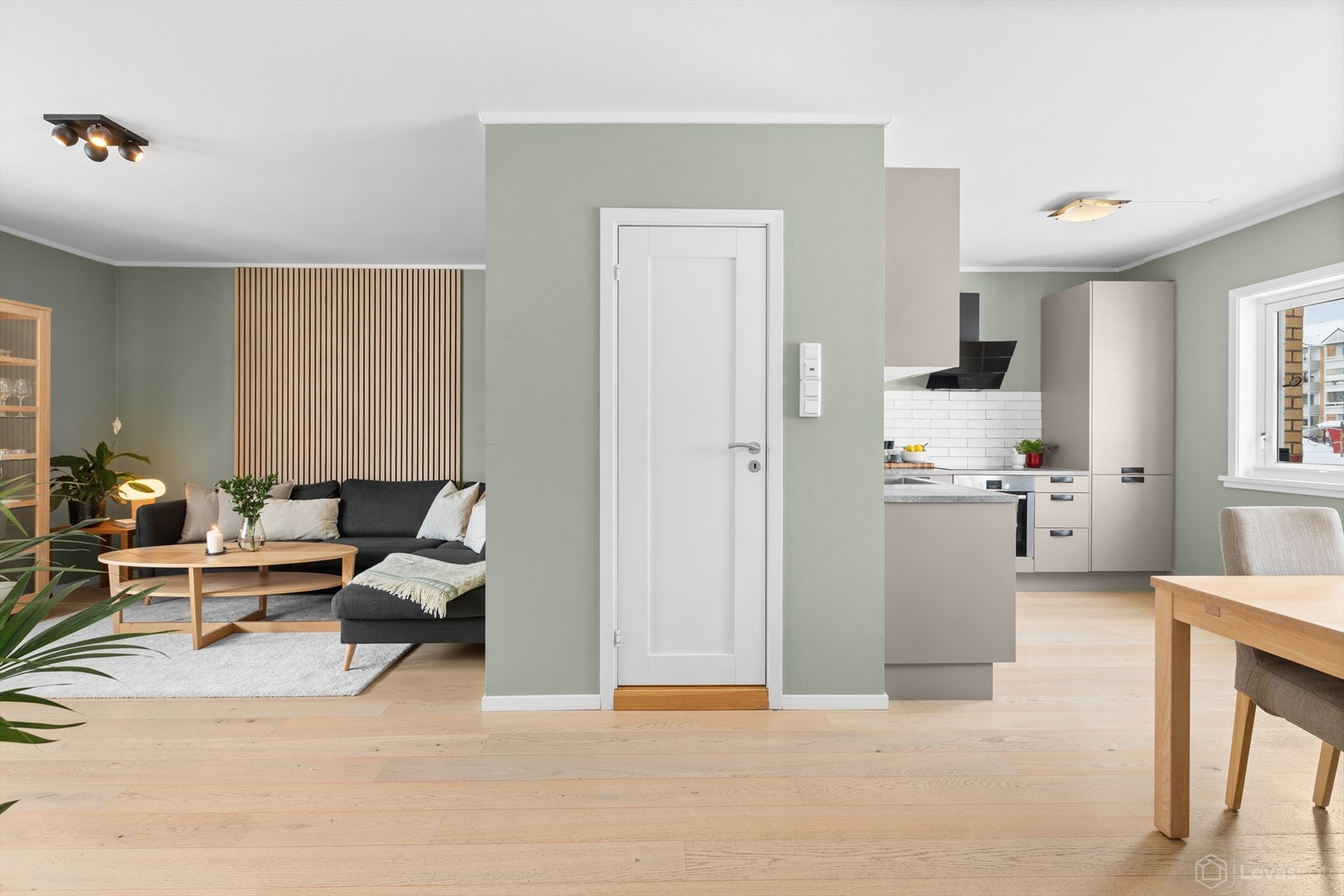 Boligen presenteres av Renee B. Løkke v/ Nordvik Østensjø. Galleribilde