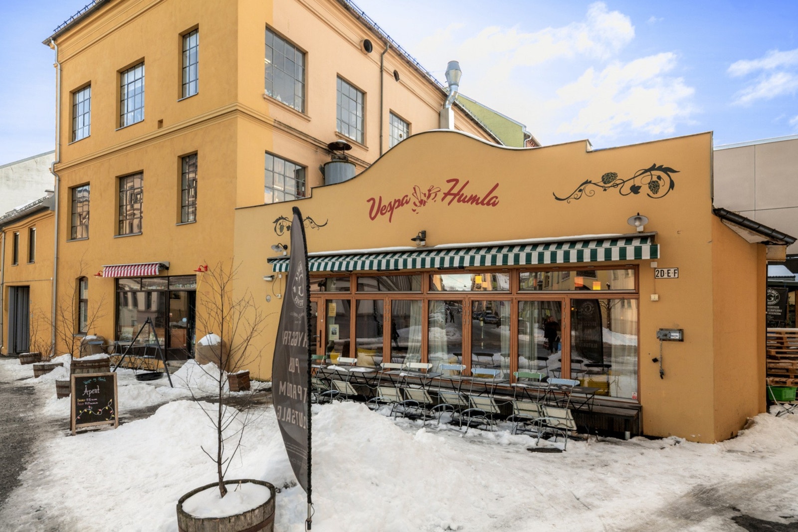 Populære Vespa&Humla ligger rett utenfor boligen. Galleribilde