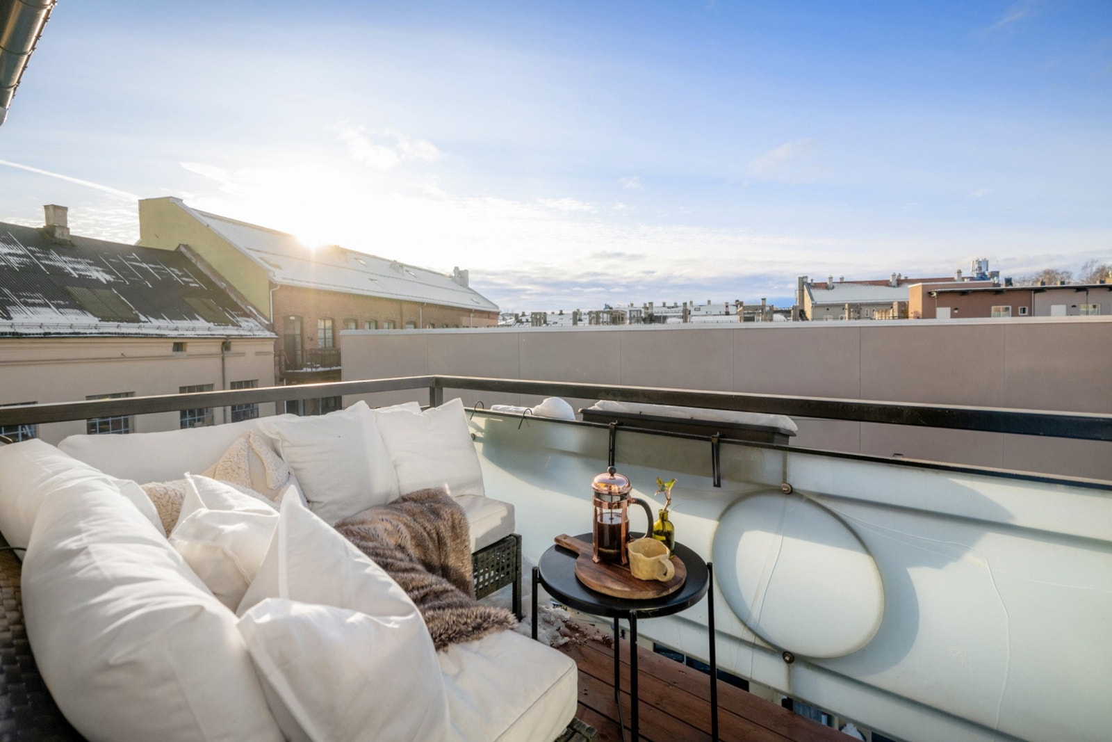 Her er det plass til utemøblement, beplantning og grill. Galleribilde