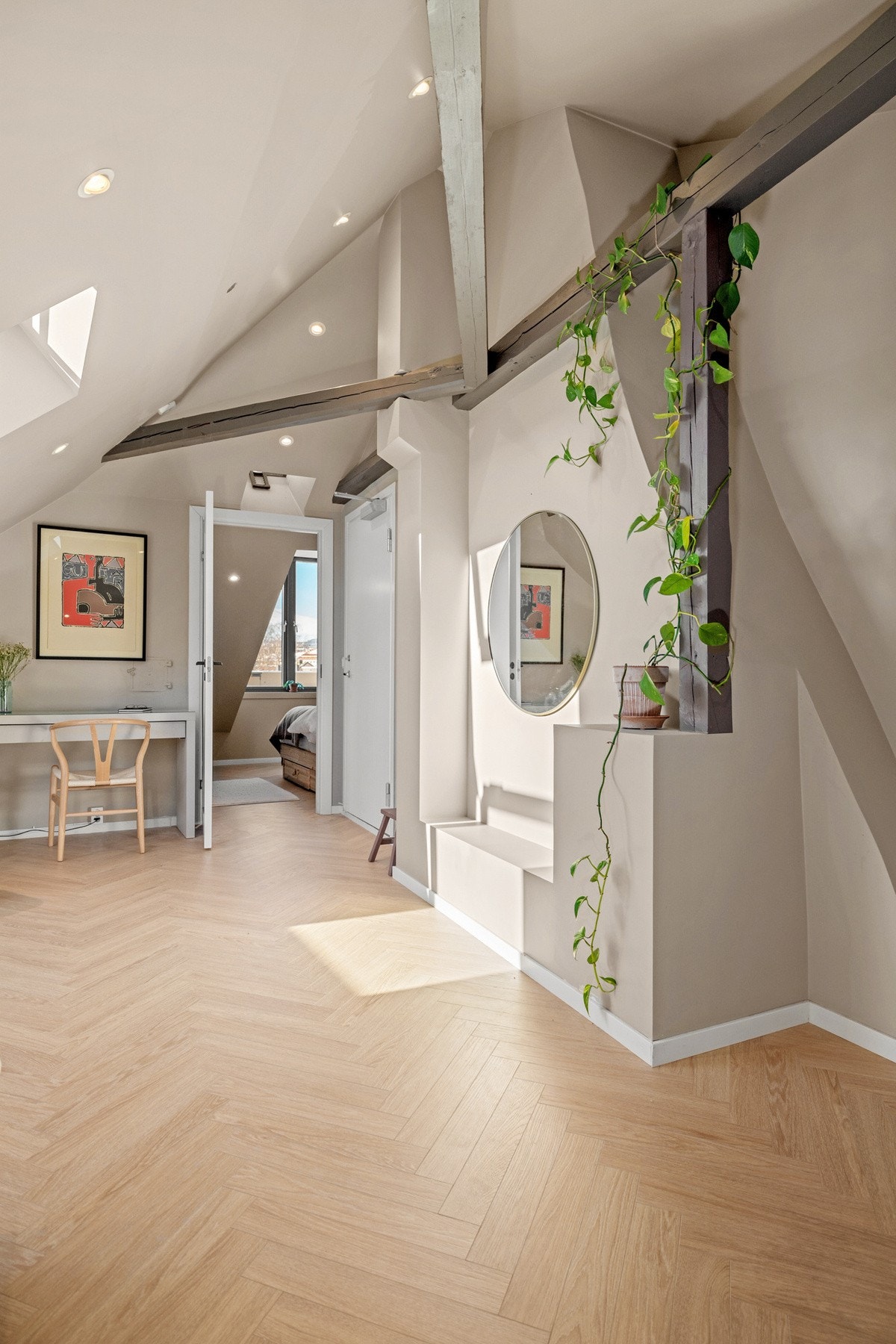 Flott takhøyde og eksponerte bjelker. Galleribilde