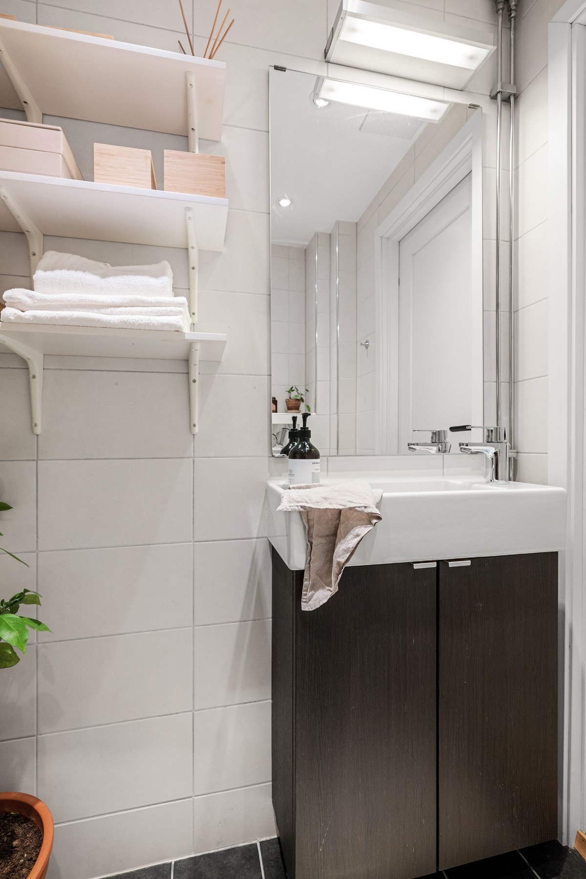 I tillegg er det opplegg for vaskemaskin og behagelig gulvvarme. Galleribilde