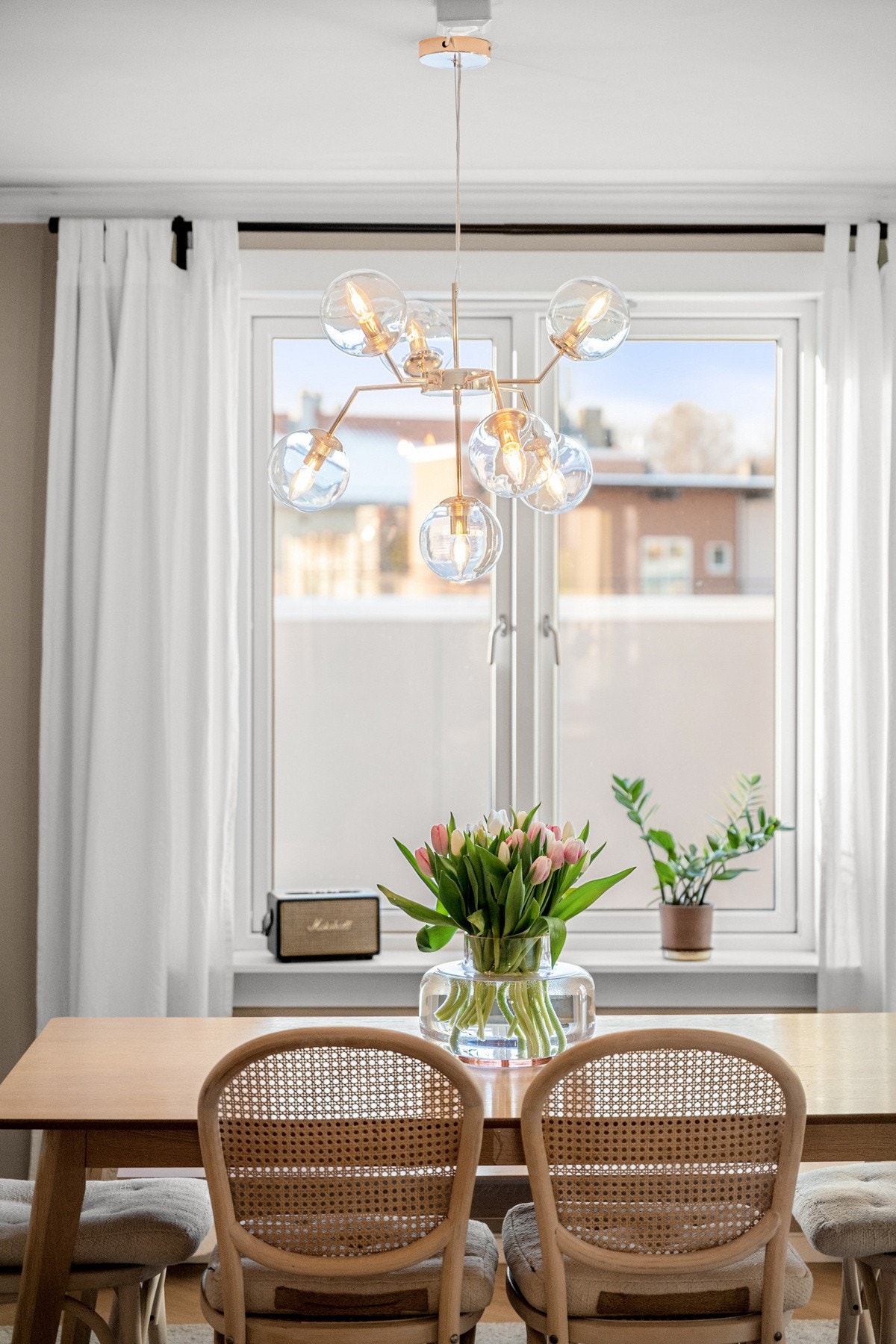 Detalj | Spisestue. Galleribilde