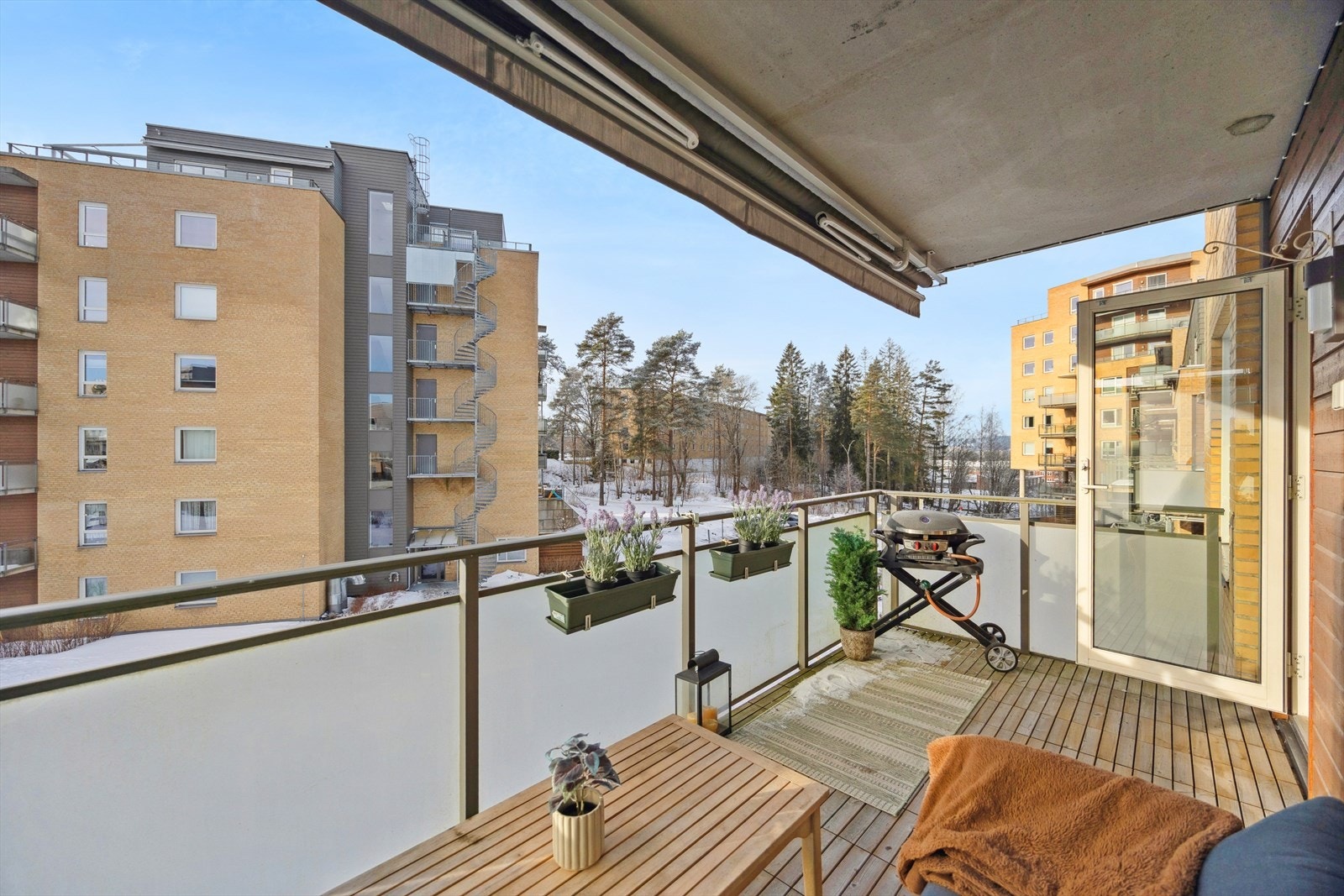 Fra stuen er det utgang til en herlig vestvendt, balkong på ca. 9 kvm. Galleribilde