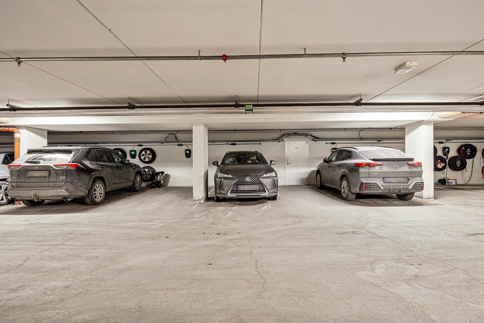 Leiligheten disponerer parkeringsplass i felles garasjeanlegg. Galleribilde