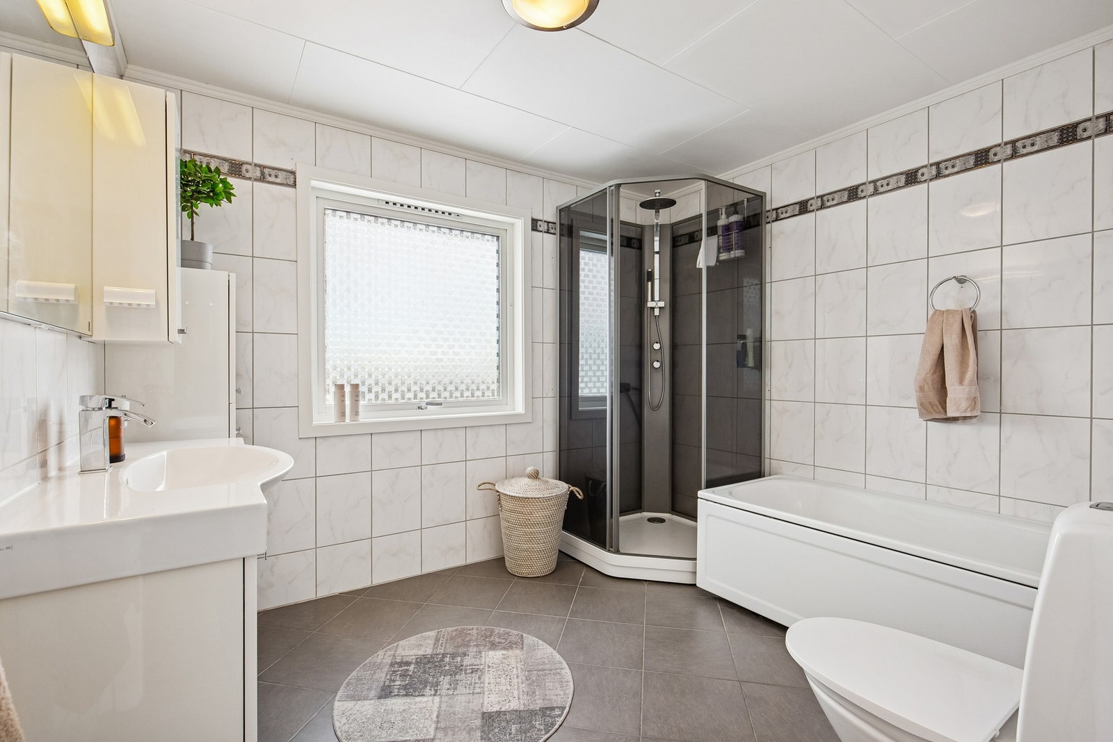 Pent og romslig bad Galleribilde