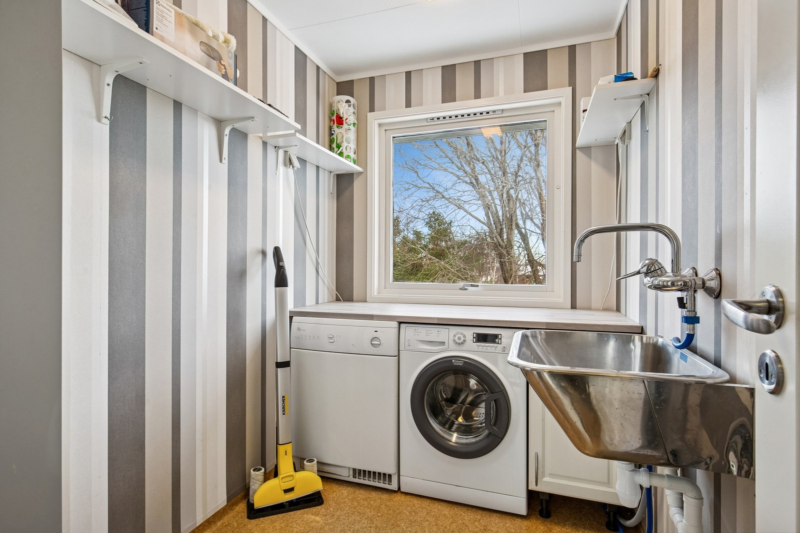 Vaskerom Galleribilde