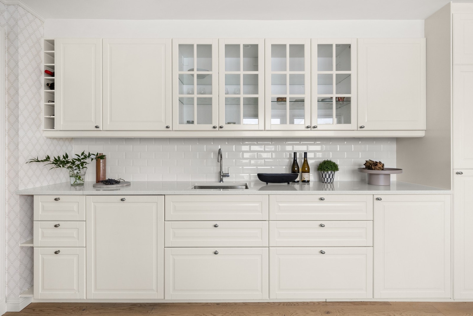 Varmefolie i gulv på kjøkken. Galleribilde