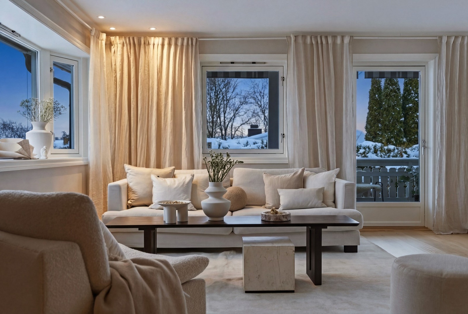 Pene overflater og flott 1-stavs parkett som ble lagt under oppussingen i 2021. Galleribilde