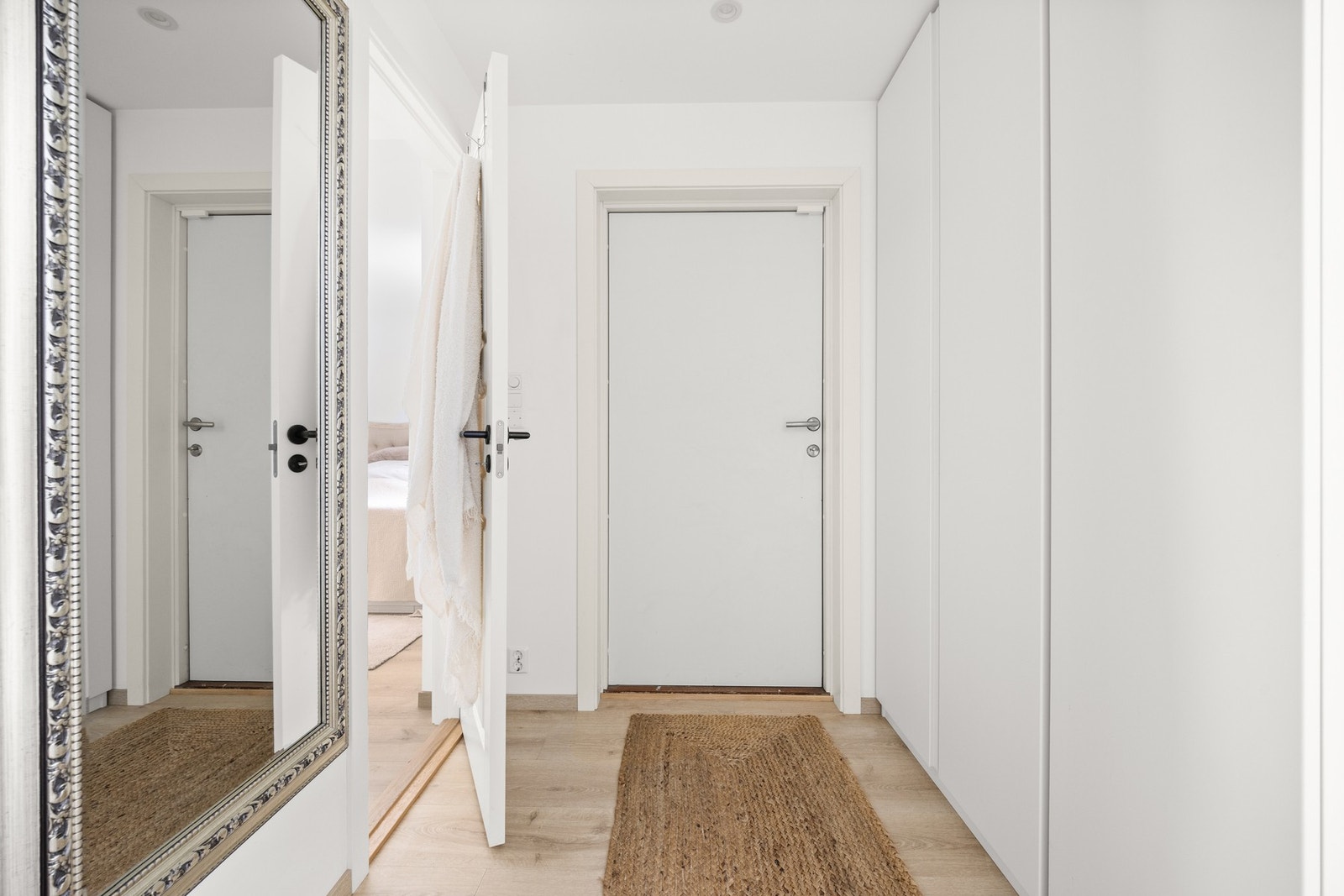 Egen inngang til underetasje. Galleribilde