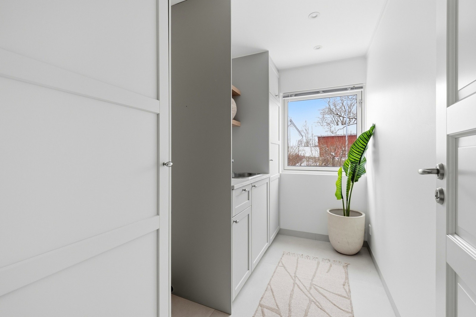 Vaskerommet ble pusset opp i 2021 med overflater, fliser, membran og sluk. Galleribilde