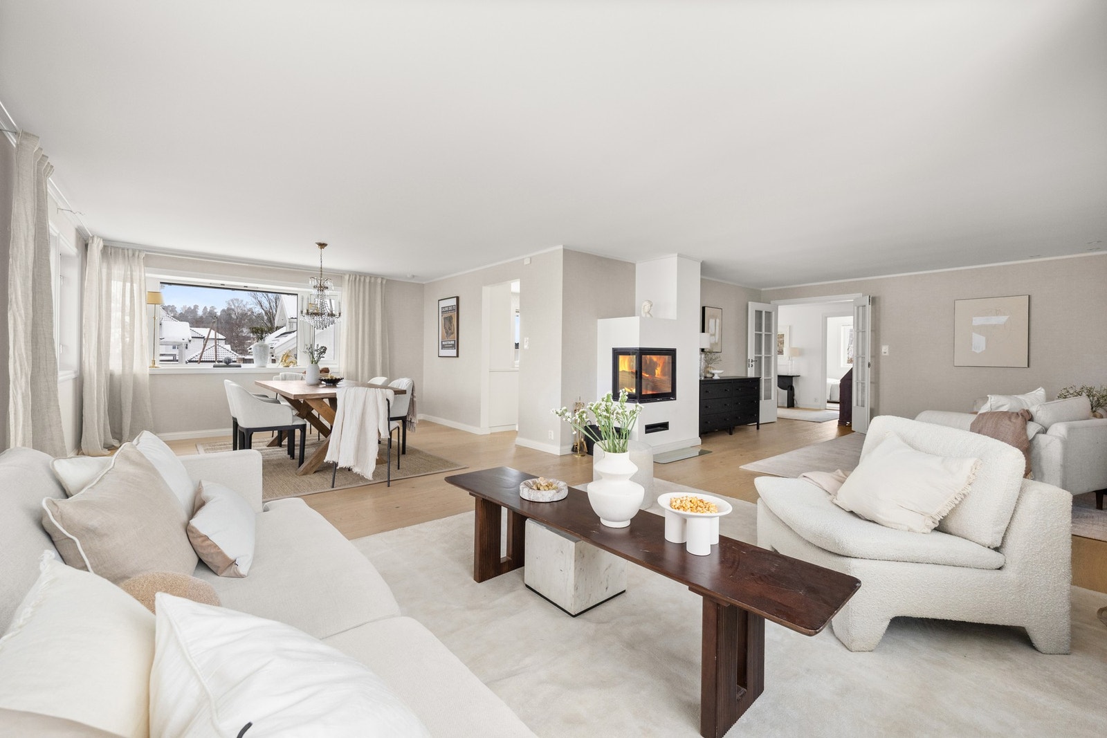 Boligen er oppført i 1990 med omfattende oppgraderinger i perioden 2020-2022. Galleribilde