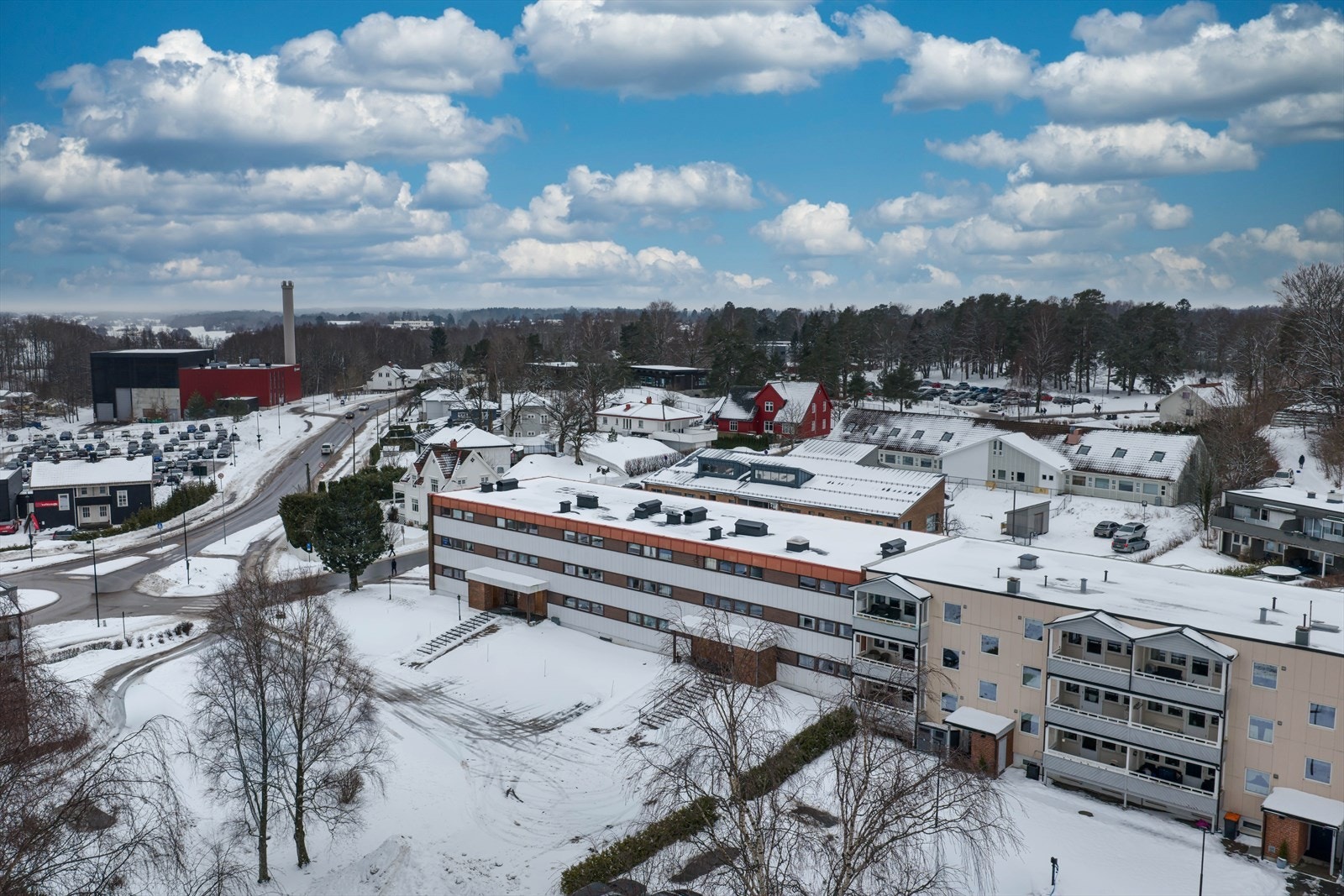 Det er parkering på felles p-plass Galleribilde