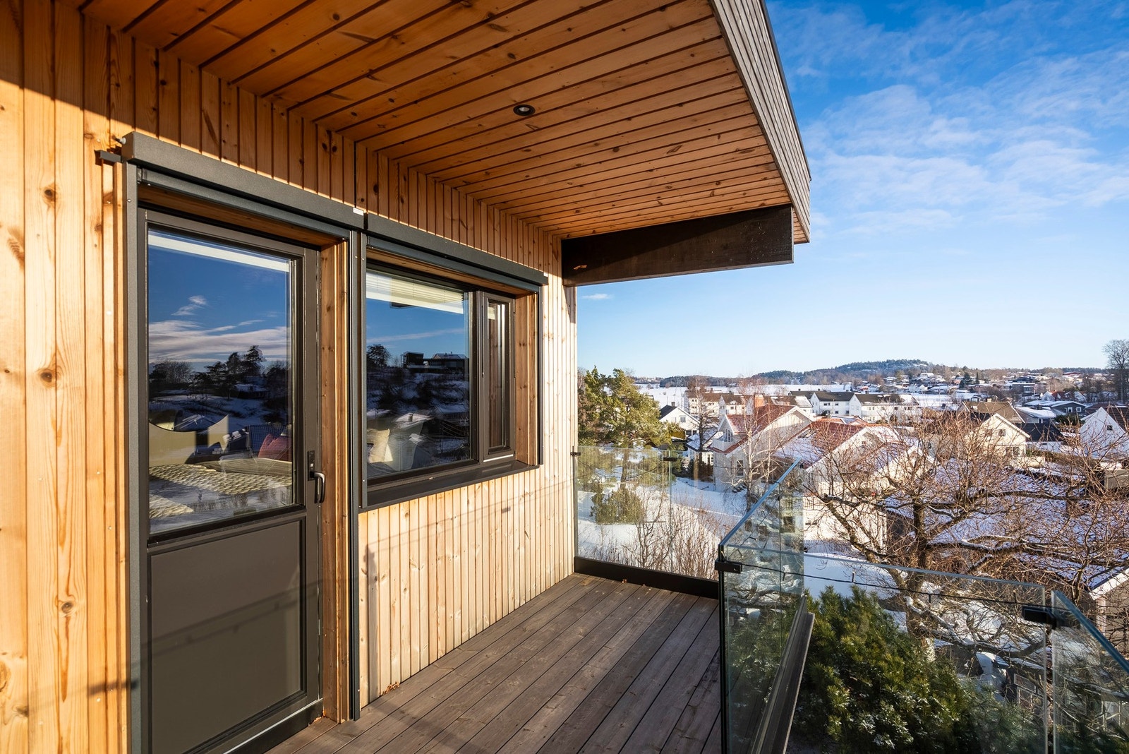 Her kan man også møte morgensolen på balkongen Galleribilde