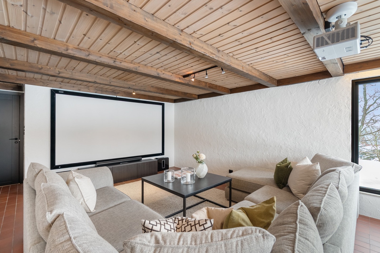 Stor stue i underetasjen Galleribilde