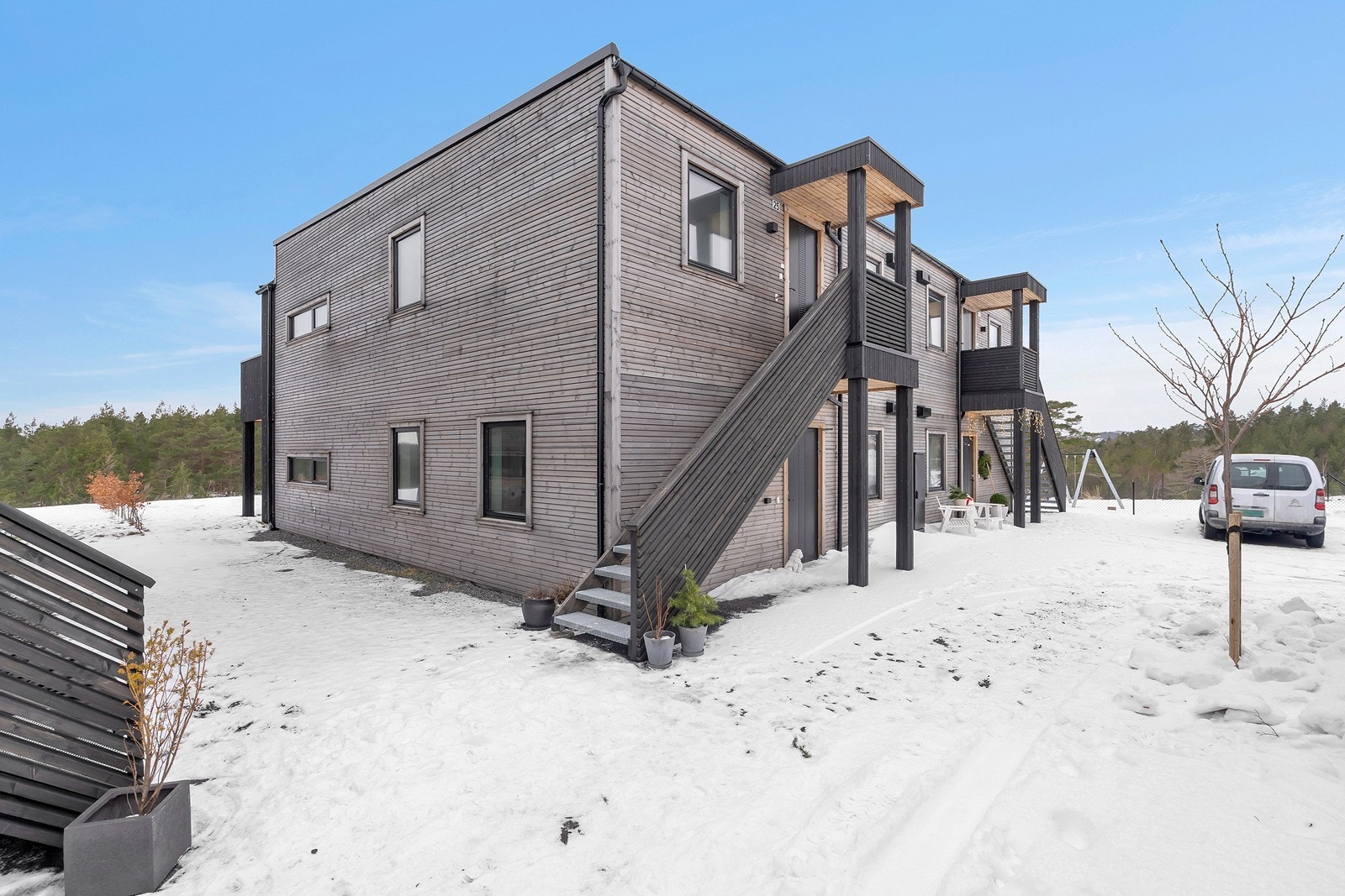 Trapp som kun går til denne leiligheten med takoverbygg. Galleribilde