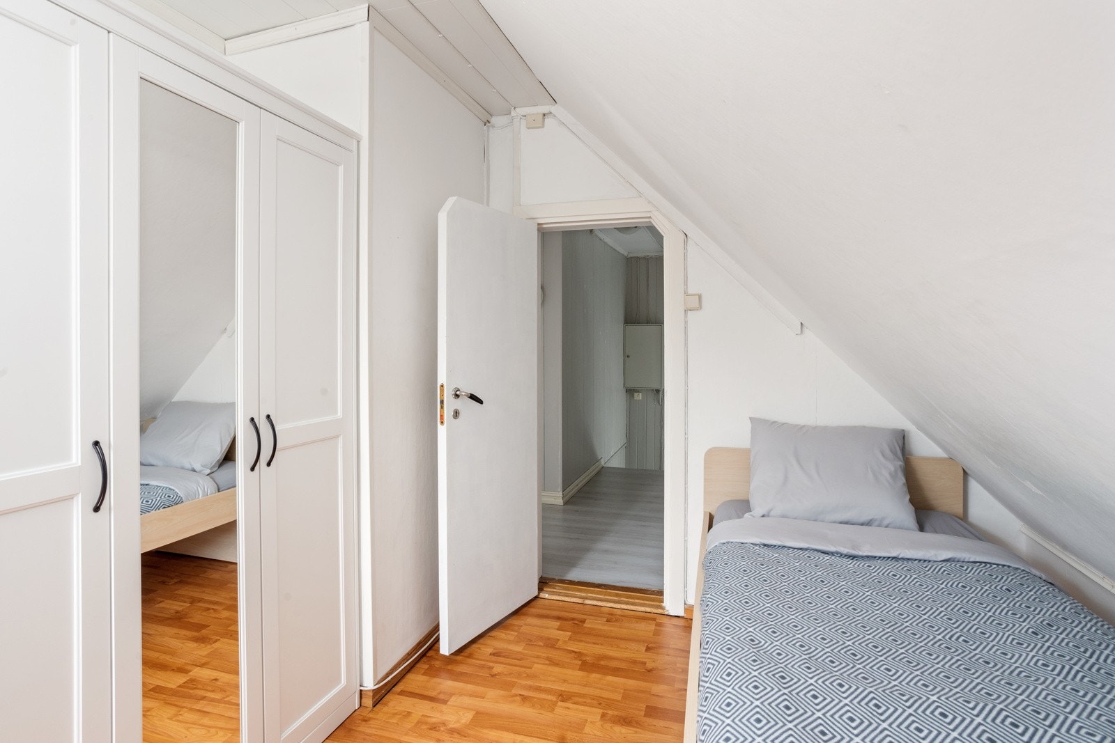 Ytterligere er det plass til større garderobeskap. Galleribilde