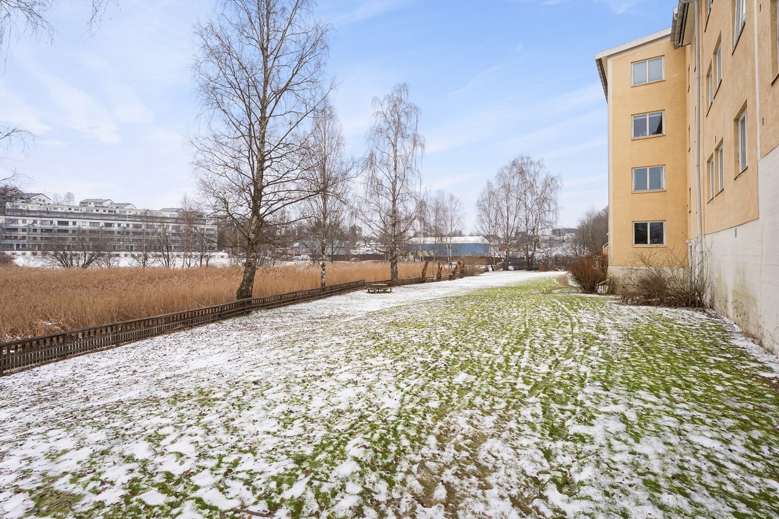 Kort vei til Kyststien som byr på idylliske turmuligheter langs sjøen året rundt. Galleribilde