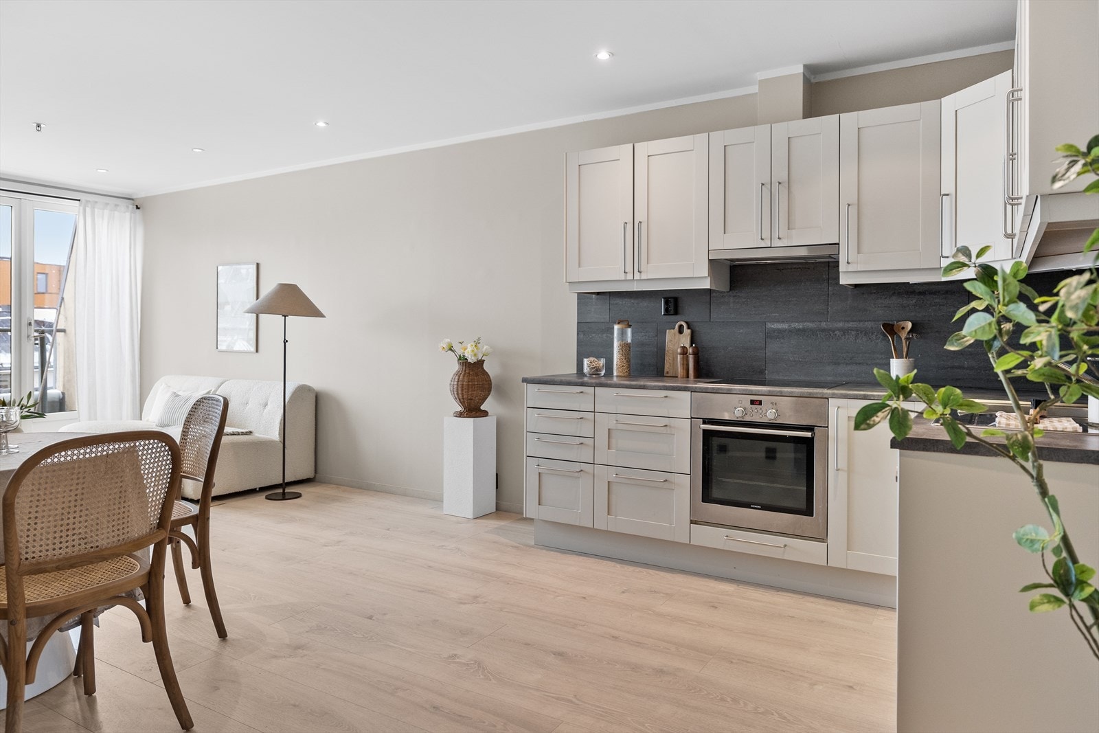 Hvitevarene medfølger salget Galleribilde