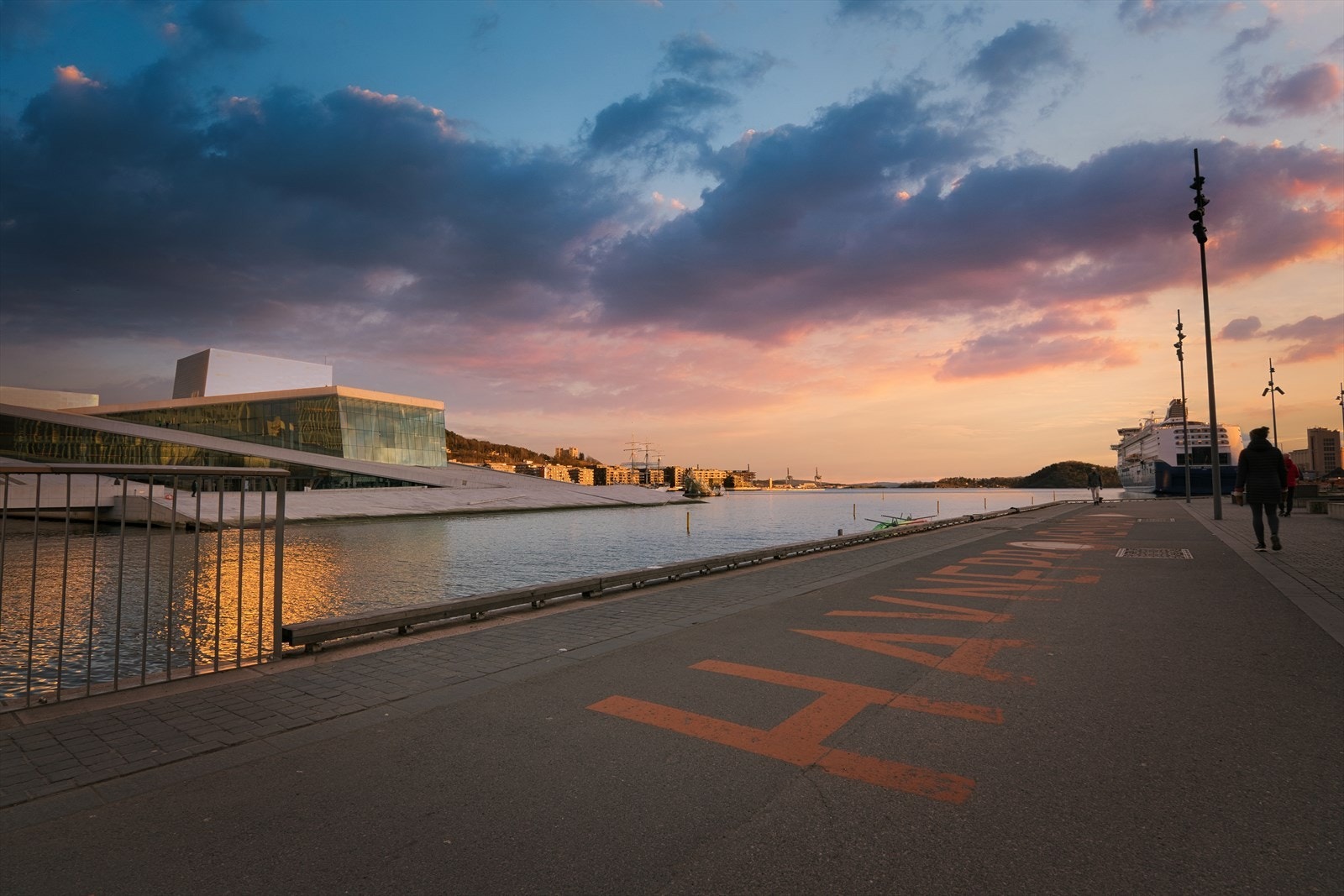Du kan følge havnepromenaden helt fra Bjørvika til Bygdøy. Galleribilde