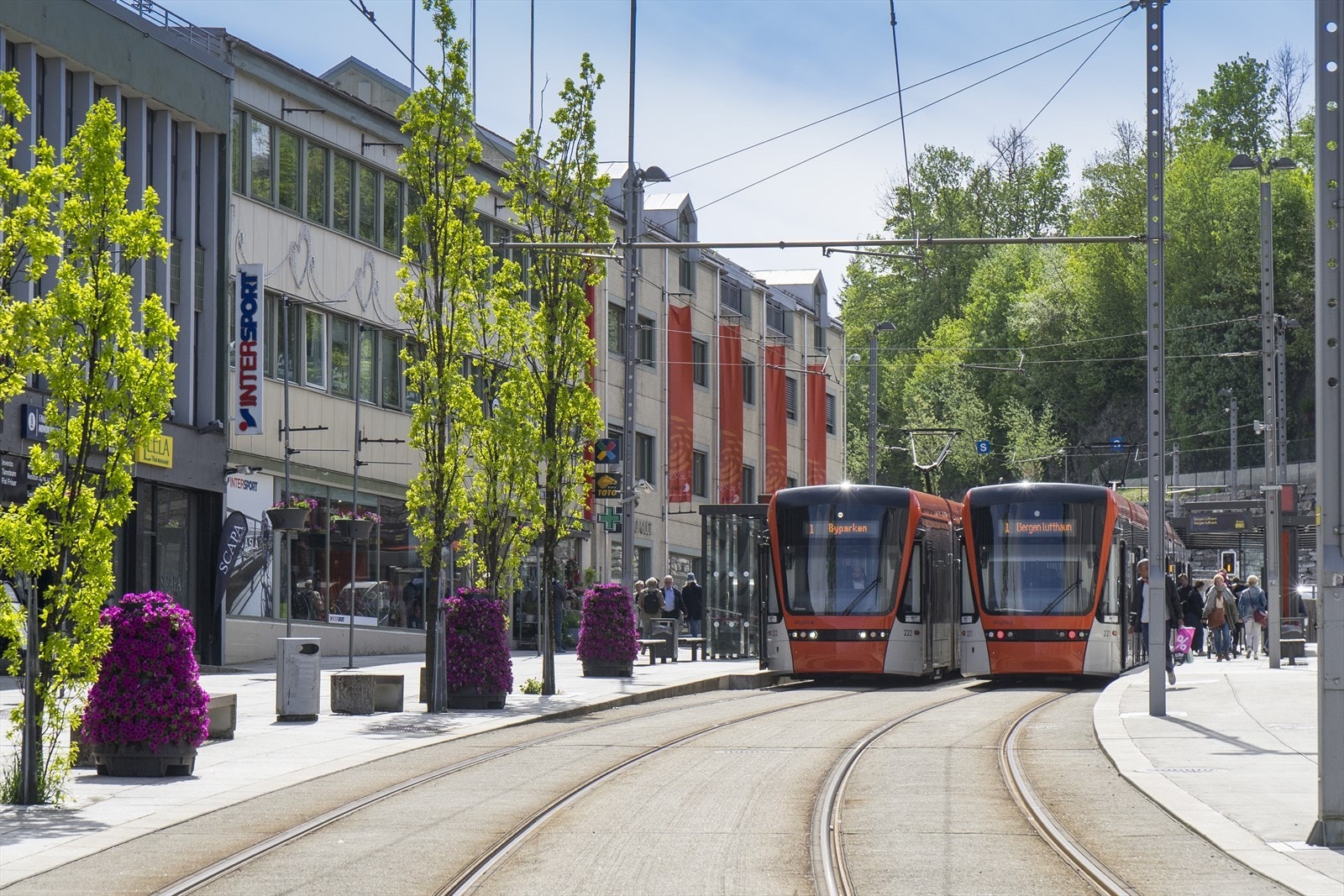 Nesttun sentrum, en kort tur unna, tilbyr et bredt utvalg av butikker, serveringssteder og servicetilbud. Galleribilde