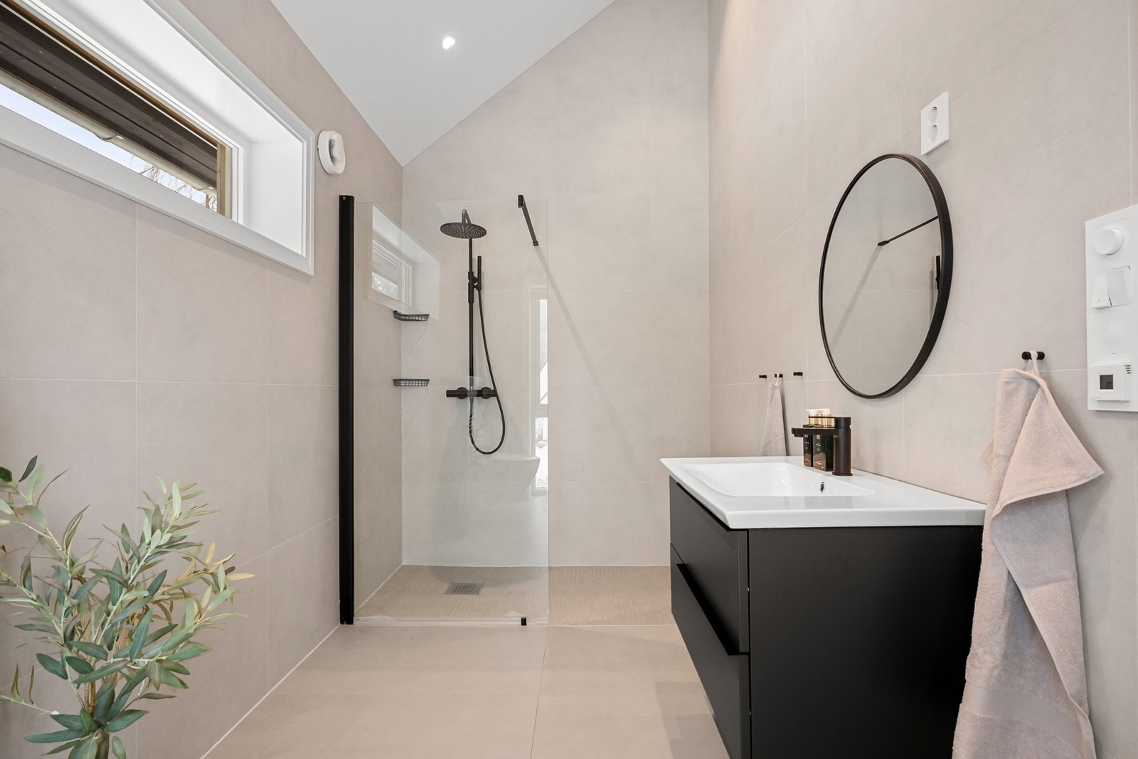 I tilknytning til hovedsoverommet er det eget bad fra 2019 Galleribilde